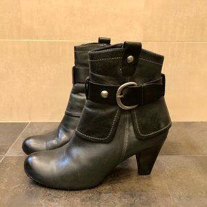 Blondo grey leather heeled ankle boots